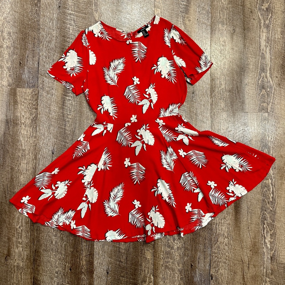 Forever 21 Red, Short,Floral Dress Size Medium with Decorative Leaves